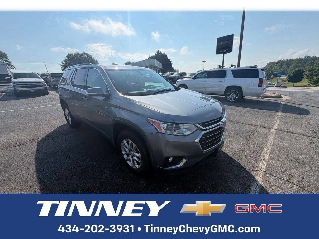 2018 Chevrolet Traverse LT Cloth in Satin Steel Metallic — front three-quarter view